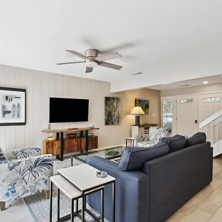 2134 Beachwood